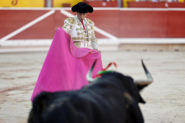 Fotos de la corrida del 8 de julio de la Feria del Toro 2026 con toros de la ganadería Cebada Gago para los diestros David Galván, Román y Manuel Diosleguarde