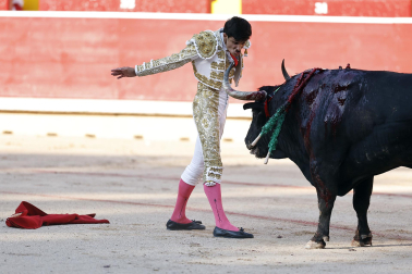 Fotos de la corrida del 8 de julio de la Feria del Toro 2026 con toros de la ganadería Cebada Gago para los diestros David Galván, Román y Manuel Diosleguarde