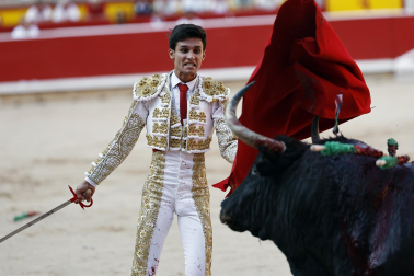 Fotos de la corrida del 8 de julio de la Feria del Toro 2026 con toros de la ganadería Cebada Gago para los diestros David Galván, Román y Manuel Diosleguarde