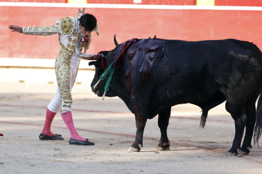 Fotos de la corrida del 8 de julio de la Feria del Toro 2026 con toros de la ganadería Cebada Gago para los diestros David Galván, Román y Manuel Diosleguarde