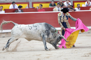 Fotos de la corrida del 8 de julio de la Feria del Toro 2026 con toros de la ganadería Cebada Gago para los diestros David Galván, Román y Manuel Diosleguarde