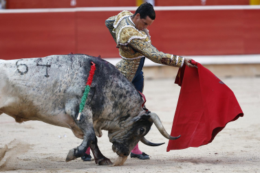 Fotos de la corrida del 8 de julio de la Feria del Toro 2026 con toros de la ganadería Cebada Gago para los diestros David Galván, Román y Manuel Diosleguarde