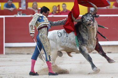 Fotos de la corrida del 8 de julio de la Feria del Toro 2026 con toros de la ganadería Cebada Gago para los diestros David Galván, Román y Manuel Diosleguarde