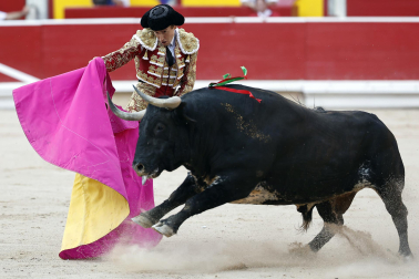 Fotos de la corrida del 8 de julio de la Feria del Toro 2026 con toros de la ganadería Cebada Gago para los diestros David Galván, Román y Manuel Diosleguarde