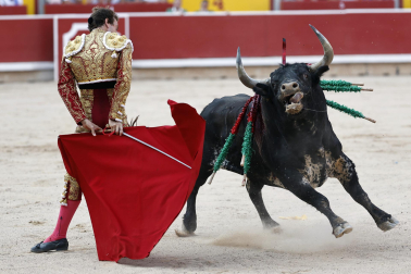 Fotos de la corrida del 8 de julio de la Feria del Toro 2026 con toros de la ganadería Cebada Gago para los diestros David Galván, Román y Manuel Diosleguarde