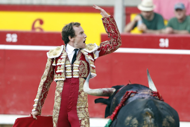 Fotos de la corrida del 8 de julio de la Feria del Toro 2026 con toros de la ganadería Cebada Gago para los diestros David Galván, Román y Manuel Diosleguarde