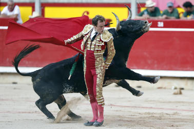 Fotos de la corrida del 8 de julio de la Feria del Toro 2026 con toros de la ganadería Cebada Gago para los diestros David Galván, Román y Manuel Diosleguarde