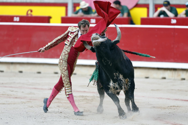 Fotos de la corrida del 8 de julio de la Feria del Toro 2026 con toros de la ganadería Cebada Gago para los diestros David Galván, Román y Manuel Diosleguarde