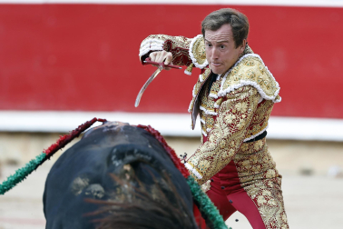 Fotos de la corrida del 8 de julio de la Feria del Toro 2026 con toros de la ganadería Cebada Gago para los diestros David Galván, Román y Manuel Diosleguarde