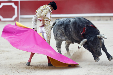Fotos de la corrida del 8 de julio de la Feria del Toro 2026 con toros de la ganadería Cebada Gago para los diestros David Galván, Román y Manuel Diosleguarde