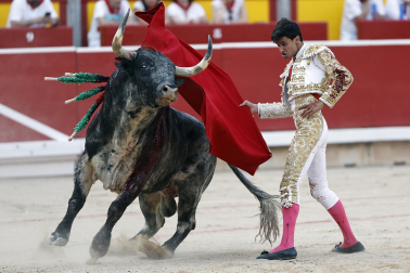 Fotos de la corrida del 8 de julio de la Feria del Toro 2026 con toros de la ganadería Cebada Gago para los diestros David Galván, Román y Manuel Diosleguarde