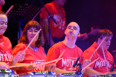 Fotos del concierto de Motxila 21 en la plaza del Castillo en San Fermín 2026