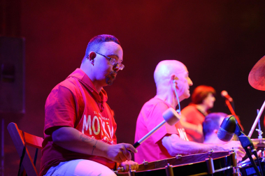 Fotos del concierto de Motxila 21 en la plaza del Castillo en San Fermín 2026