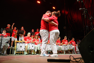 Fotos del concierto de Motxila 21 en la plaza del Castillo en San Fermín 2026