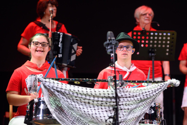 Fotos del concierto de Motxila 21 en la plaza del Castillo en San Fermín 2026