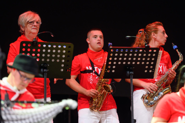 Fotos del concierto de Motxila 21 en la plaza del Castillo en San Fermín 2026