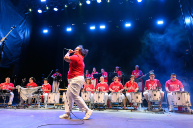Fotos del concierto de Motxila 21 en la plaza del Castillo en San Fermín 2026