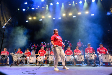 Fotos del concierto de Motxila 21 en la plaza del Castillo en San Fermín 2026
