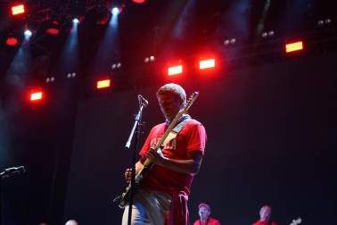 Fotos del concierto de Motxila 21 en la plaza del Castillo en San Fermín 2026