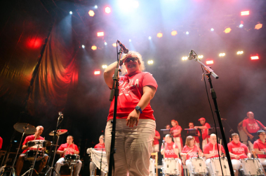 Fotos del concierto de Motxila 21 en la plaza del Castillo en San Fermín 2026