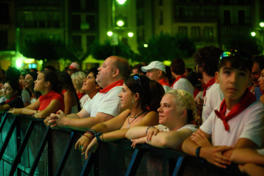 Fotos del concierto de Motxila 21 en la plaza del Castillo en San Fermín 2026