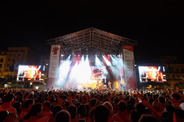 Foto del concierto de Brigade Loco en la Plaza de Castillo en San Fermín 2026