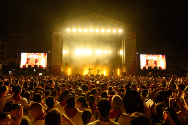 Foto del concierto de Brigade Loco en la Plaza de Castillo en San Fermín 2026