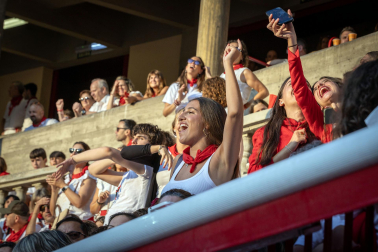 ambiente plaza toros tercer encierro san fermin 2026