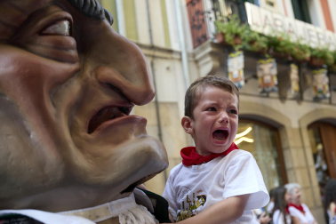 Foto de la salida de la Comparsa de Gigantes y Cabezudos este 9 de julio de San Fermín 2026