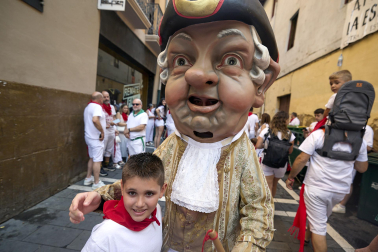 Foto de la salida de la Comparsa de Gigantes y Cabezudos este 9 de julio de San Fermín 2026