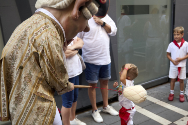 Foto de la salida de la Comparsa de Gigantes y Cabezudos este 9 de julio de San Fermín 2026
