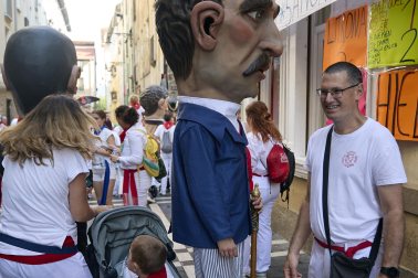 Foto de la salida de la Comparsa de Gigantes y Cabezudos este 9 de julio de San Fermín 2026