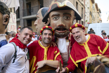 Foto de la salida de la Comparsa de Gigantes y Cabezudos este 9 de julio de San Fermín 2026