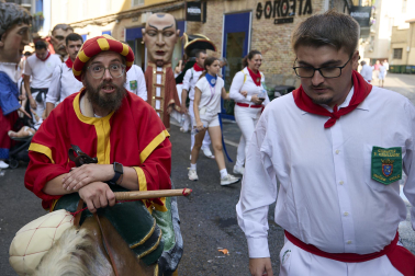 Foto de la salida de la Comparsa de Gigantes y Cabezudos este 9 de julio de San Fermín 2026