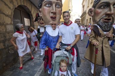 Foto de la salida de la Comparsa de Gigantes y Cabezudos este 9 de julio de San Fermín 2026