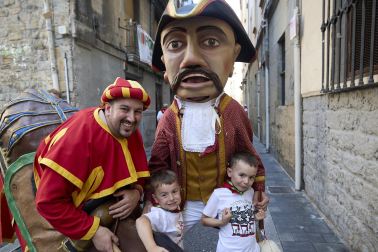 Foto de la salida de la Comparsa de Gigantes y Cabezudos este 9 de julio de San Fermín 2026