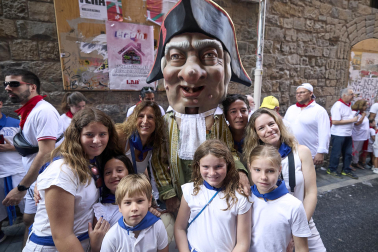 Foto de la salida de la Comparsa de Gigantes y Cabezudos este 9 de julio de San Fermín 2026