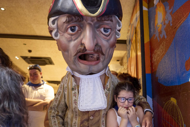 Foto de la salida de la Comparsa de Gigantes y Cabezudos este 9 de julio de San Fermín 2026
