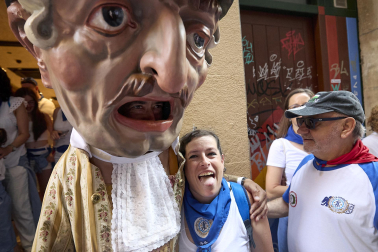 Foto de la salida de la Comparsa de Gigantes y Cabezudos este 9 de julio de San Fermín 2026