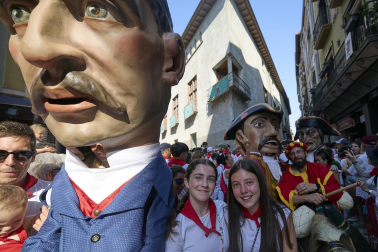 Foto de la salida de la Comparsa de Gigantes y Cabezudos este 9 de julio de San Fermín 2026