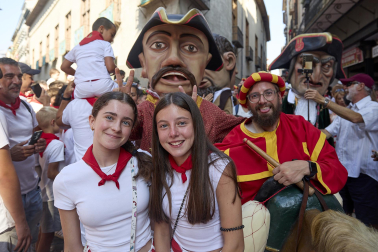 Foto de la salida de la Comparsa de Gigantes y Cabezudos este 9 de julio de San Fermín 2026