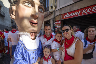 Foto de la salida de la Comparsa de Gigantes y Cabezudos este 9 de julio de San Fermín 2026