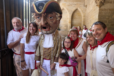Foto de la salida de la Comparsa de Gigantes y Cabezudos este 9 de julio de San Fermín 2026