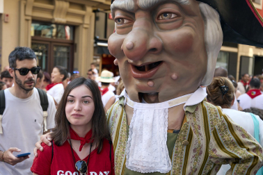 Foto de la salida de la Comparsa de Gigantes y Cabezudos este 9 de julio de San Fermín 2026