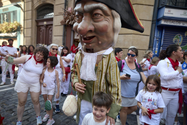 Foto de la salida de la Comparsa de Gigantes y Cabezudos este 9 de julio de San Fermín 2026