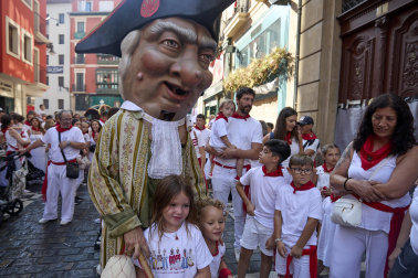 Foto de la salida de la Comparsa de Gigantes y Cabezudos este 9 de julio de San Fermín 2026