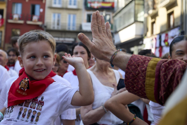 Foto de la salida de la Comparsa de Gigantes y Cabezudos este 9 de julio de San Fermín 2026