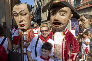 Foto de la salida de la Comparsa de Gigantes y Cabezudos este 9 de julio de San Fermín 2026