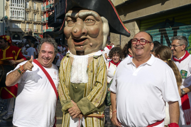 Foto de la salida de la Comparsa de Gigantes y Cabezudos este 9 de julio de San Fermín 2026