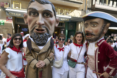 Foto de la salida de la Comparsa de Gigantes y Cabezudos este 9 de julio de San Fermín 2026